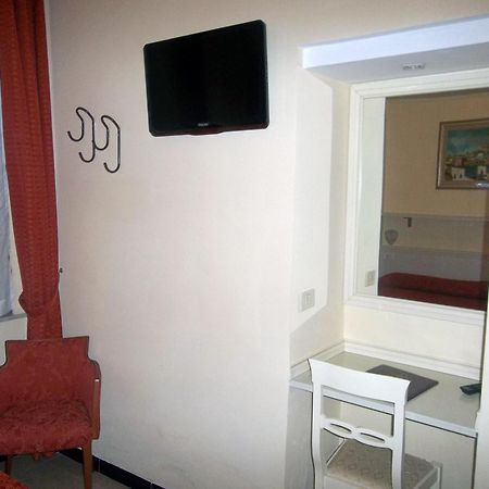 Hotel Lo Squalo Grottammare Bilik gambar