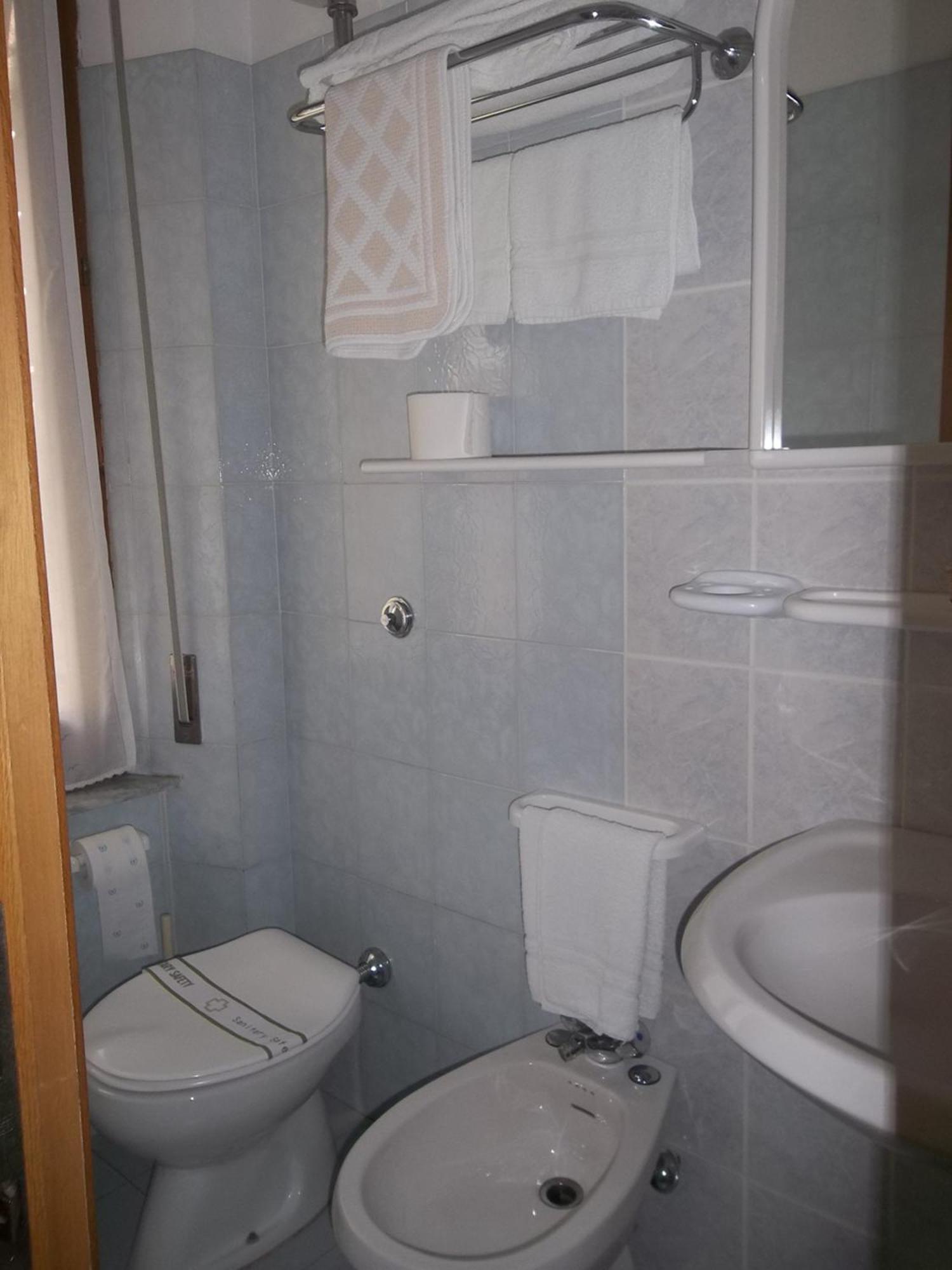 Hotel Lo Squalo Grottammare Bilik gambar