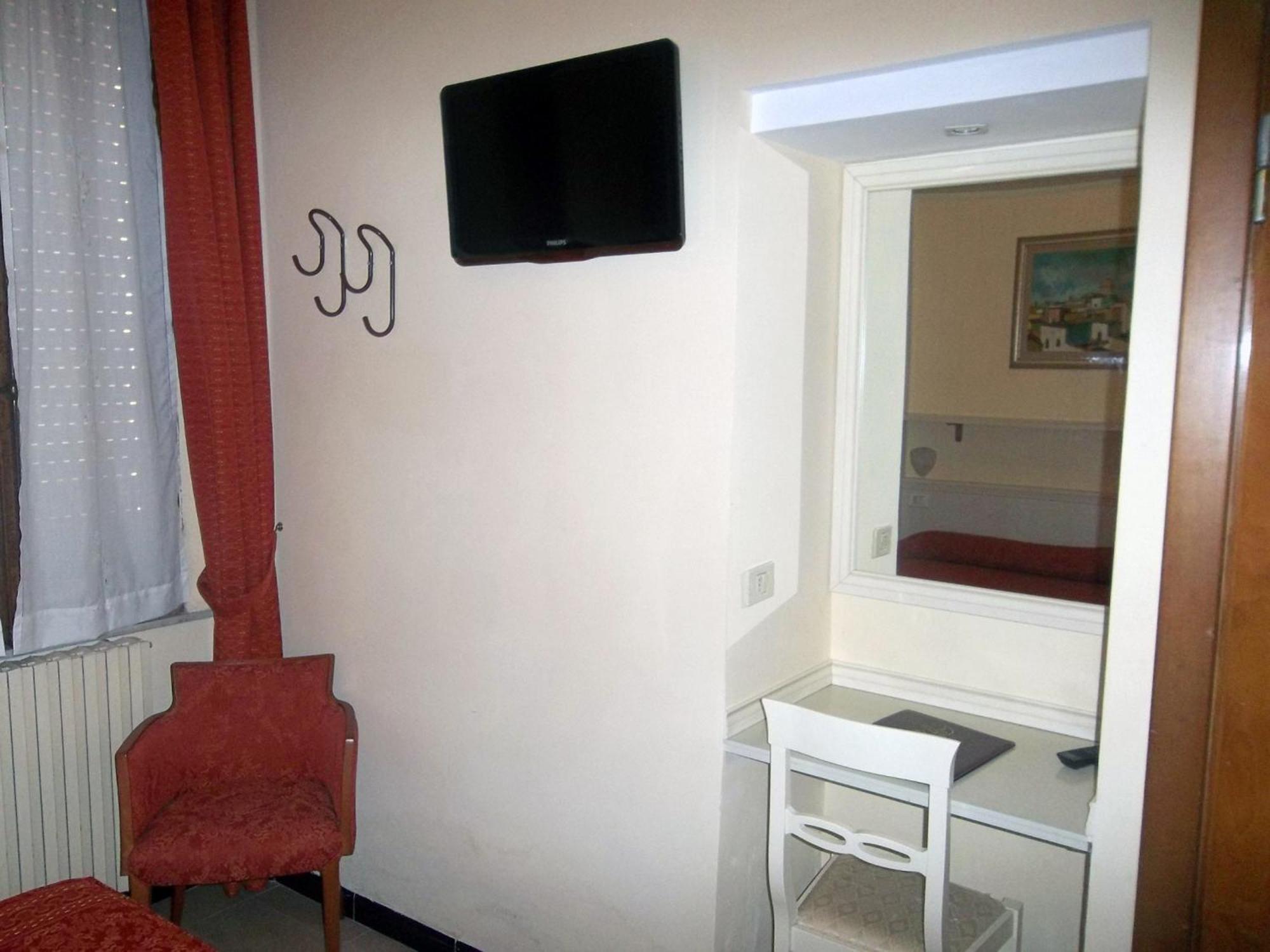 Hotel Lo Squalo Grottammare Bilik gambar